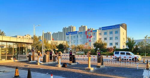 أحدث حالة شركة حول WJDZE4I Barrier Gate with 4.5m Two Fence Arm | Industrial Park Access Case
