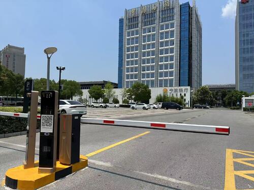 أحدث حالة شركة حول E40Pro Barrier Gate for Business Park Parking Lot